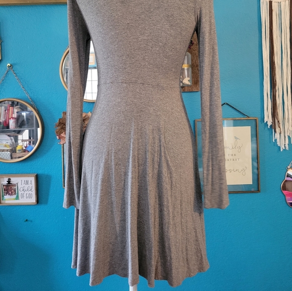 Dress - Picture 4 of 4